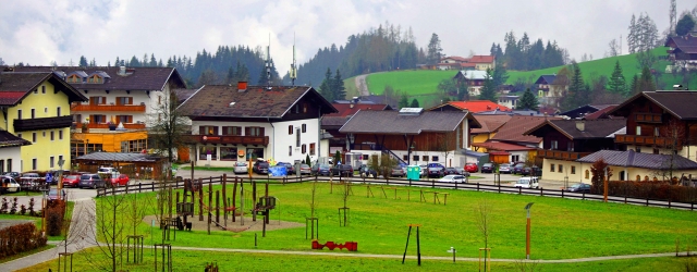 Werfenweng liegt auf einem Plateau, 900 Meter über Meer und ist ein Paradies für Wander- und Skifreunde.